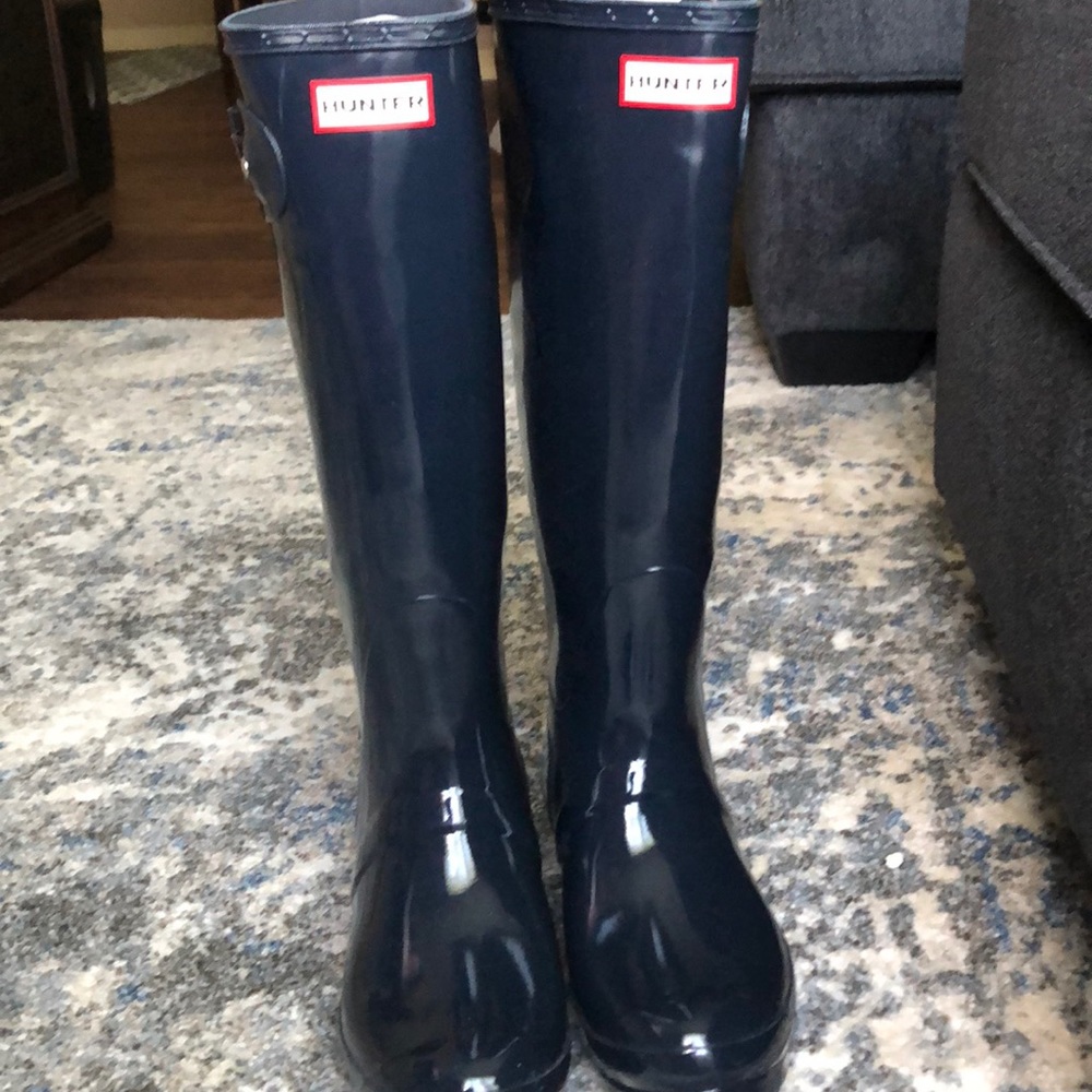 Hunter boots. NEW Tall gloss Navy color.